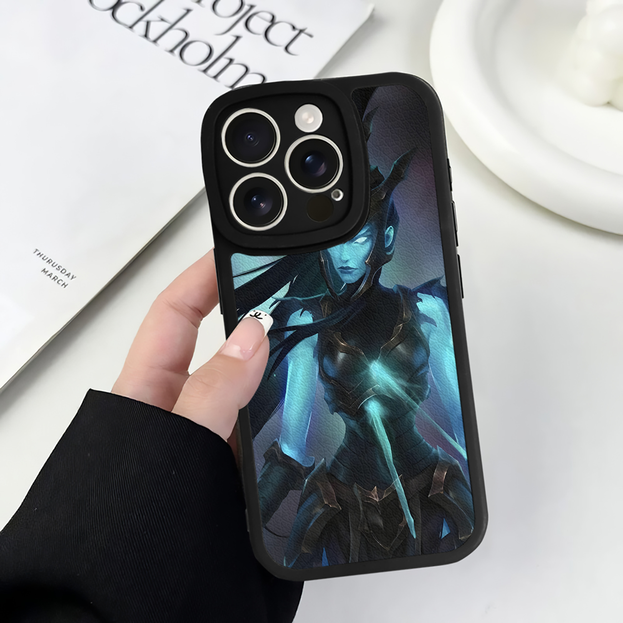 リーグ・オブ・レジェンド League of Legends LOL 【iPhone 16シリーズ対応】シリコンスマホケース（レザー調） 材質：シリコン